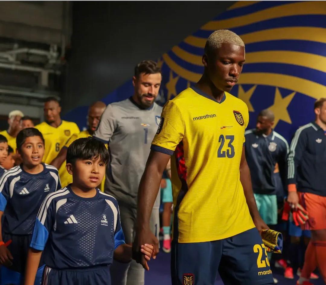 🚨🇪🇨 Moisés Caicedo will be Ecuador captain from now on, also in the upcoming games.
Decision made and captain’s armband given by Valencia. ©️