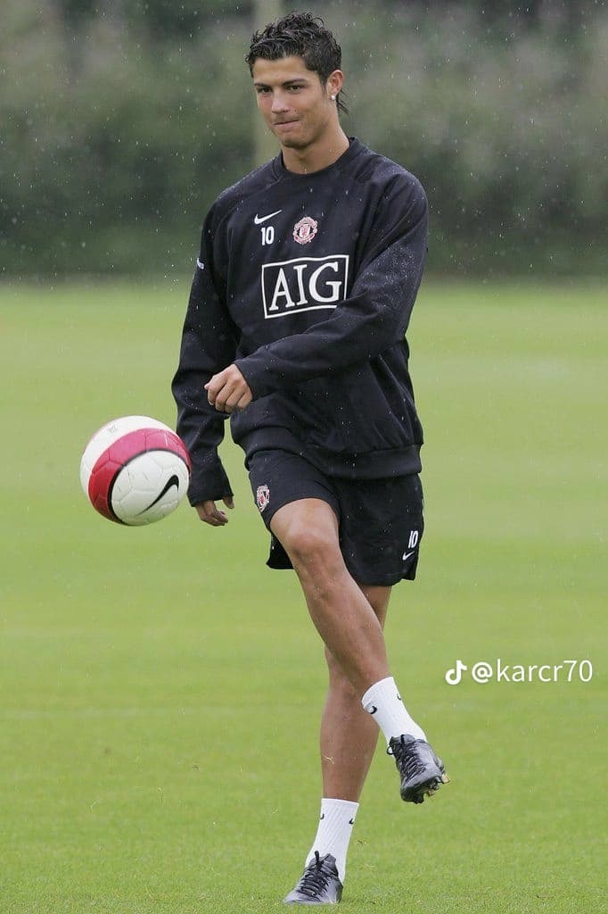 Vintage training days.
The AIG era hit different.
Rainy training sessions hit harder.
Throwback to when kits looked like this.
Pure nostalgia in a single frame