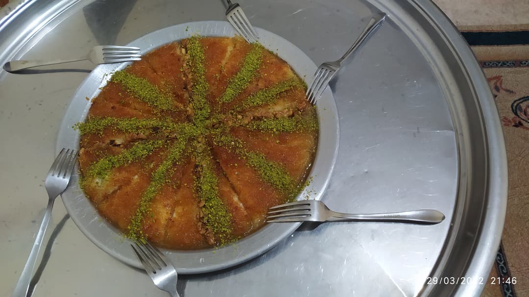 😎 Künefe dessert with cheese and plenty of pistachios 😎

#food #beverages #meal #dish #vegetable  #snack #breakfast #lunch #dinner #meat #fish #chicken #dessert #photography #scenery #beautiful #viral #nature #beauty #love #cute #aesthetic (2 of 2)