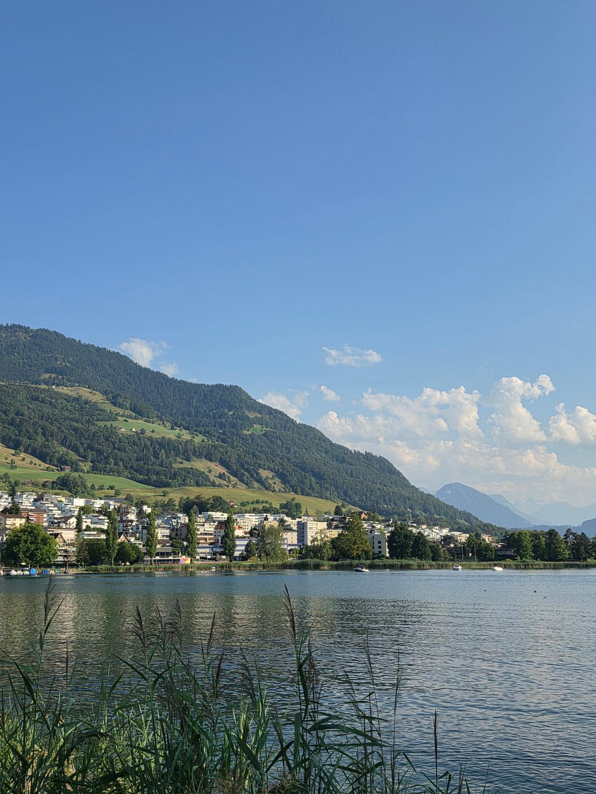 Floating in 27°C crystal-clear water with a front-row seat to the Swiss Alps. 🌊
⛰️Honestly, who needs a crowded beach club when the Lake of Lucerne looks like this?Hot summer days are officially sponsored by Küssnacht am Rigi.
☀️Drop a 🧊 if you would dive straight in! 👇