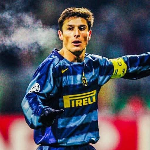 Javier Adelmar Zanetti adalah mantan pemain sepak bola profesional Argentina. Ia dianggap sebagai salah satu pemain terbaik di generasinya, dan terkenal karena mendedikasikan hampir seluruh kariernya di Inter Milan, memiliki peran penting dalam perebutan treble bersejarah musim 2009-10.