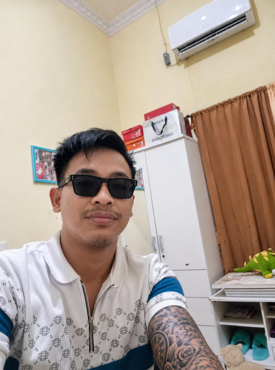 kirimkan saya uang boss