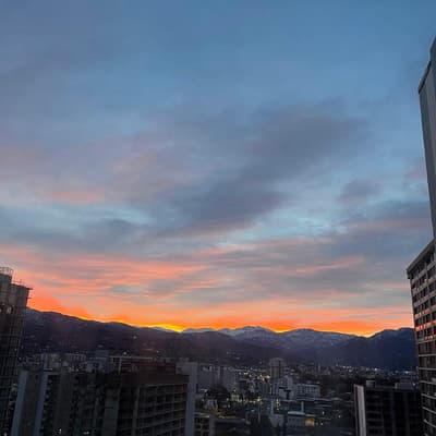 ✔️ The first rays of the sun breaking through the mountain peaks - the exact moment when the world wakes up. ✨⛰️ 
Nothing beats starting a new day with a view like this. Every morning is a fresh start.