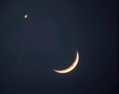 the moon is really beautiful, isn't it🥹🥹
