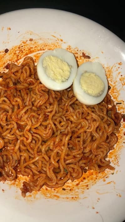 who love spicy ramen