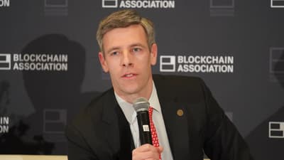 Bank group sues U.S. regulator over granting crypto trust charters