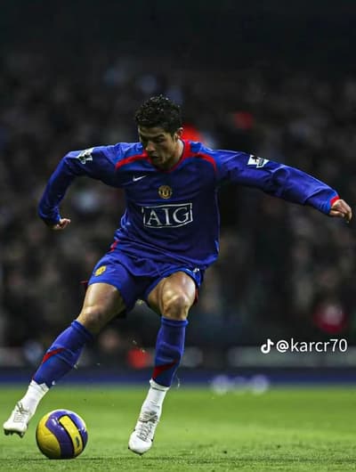 RONALDO fans must like or i switch to MESSI