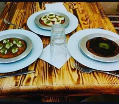 😎🔪 How do you prefer your künefe dessert? Chocolate, banana, with ice cream, or with clotted cream? 🔪😎