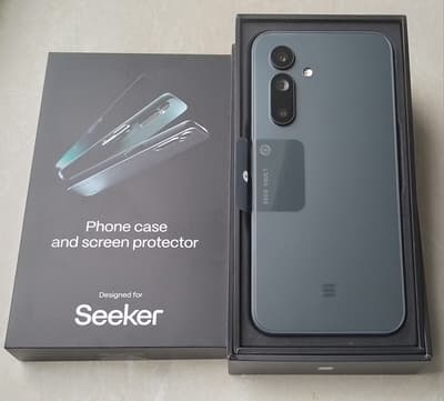 a photo from my seeker, taken by my other seeker.
one device that make all this happen.