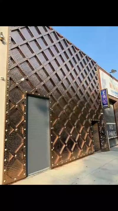 Found the real-life Solana node. 🔋
​When real life starts matching the cyberpunk Web3 vision. One global heartbeat, open forever. Across the world, we RIDE THE LIGHT! ⚡️