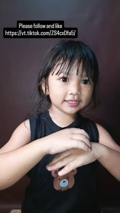 Kid makeup
