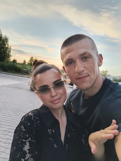 Моя 🥰 How old do you think this couple is?

Как вы думаете, какой возраст у этой парочки ?