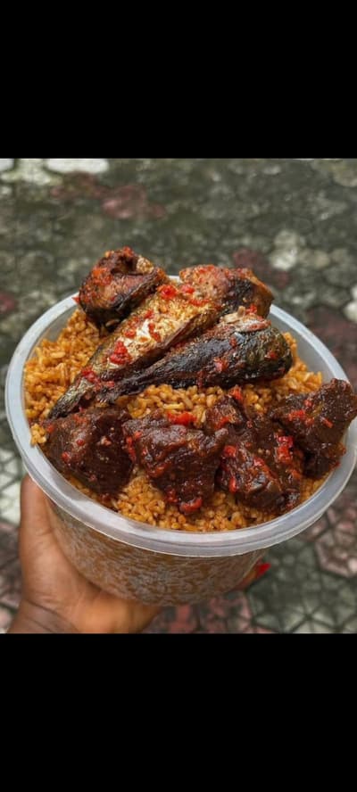 😂 THIS IS NOT JUST FOOD… THIS IS A MARKET SENTIMENT.

Rice is the liquidity.
Fish is the alpha.
Meat is the whale.

And that pepper?
That one is the volatility. 😂🔥

You can’t look at this plate and still say,
I’m waiting for the dip.

Sometimes, you just have to buy the dip and eat.