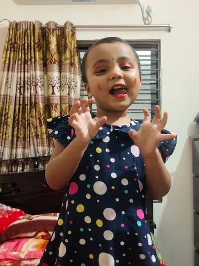 she always funny 😂 moments make up like 😁