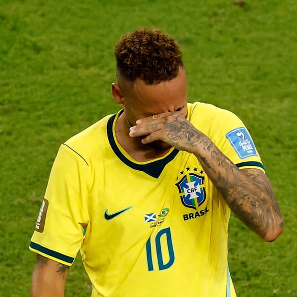 Neymar Jr broke down in tears at full time.

981 days after his last time, back with the Seleção. His dream is reality. 💛💚