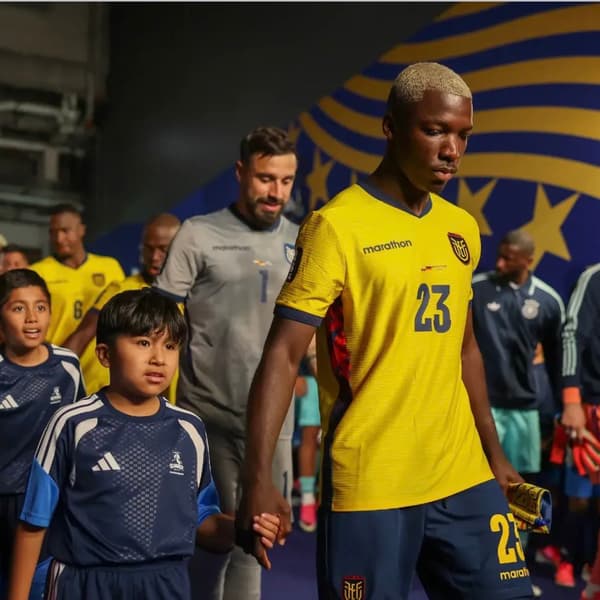 🚨🇪🇨 Moisés Caicedo will be Ecuador captain from now on, also in the upcoming games.

Decision made and captain’s armband given by Valencia. ©️