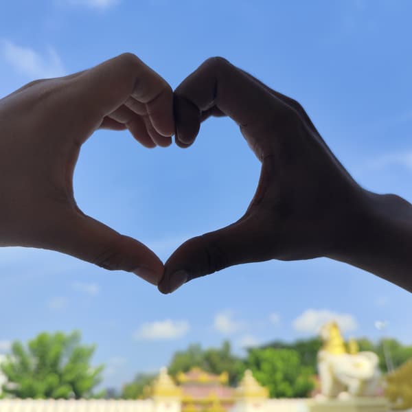 A very beautiful sky with a heart shape 😍